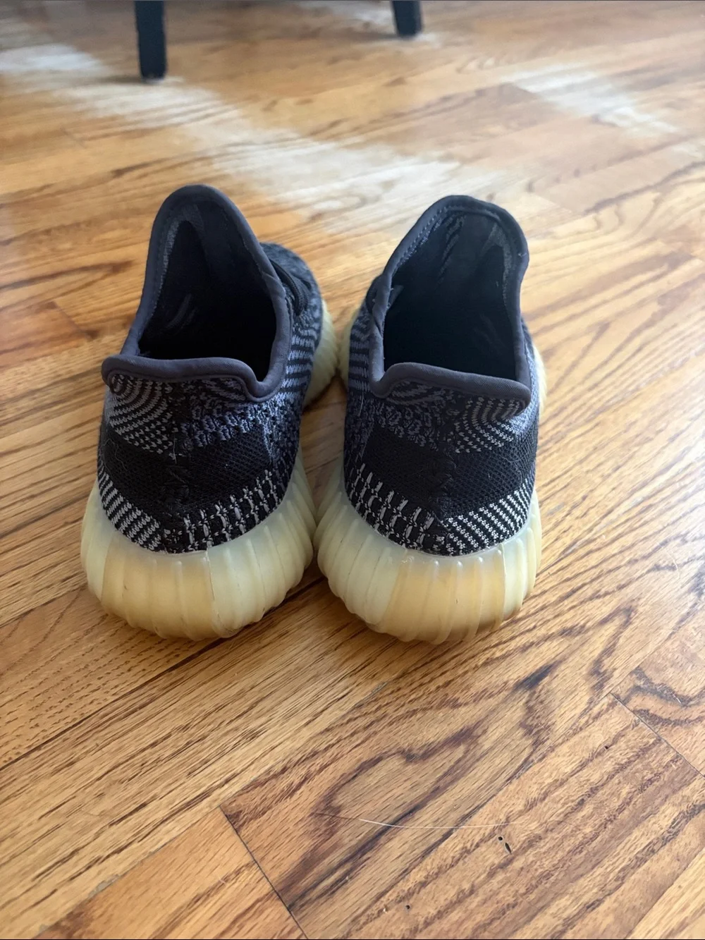 Adidas Yeezys boost 350 v2 carbon